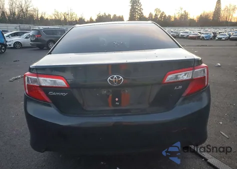 2012 Toyota Camry Base z USA, uszkodzony, nr VIN 4T4BF1FK7CR26820
